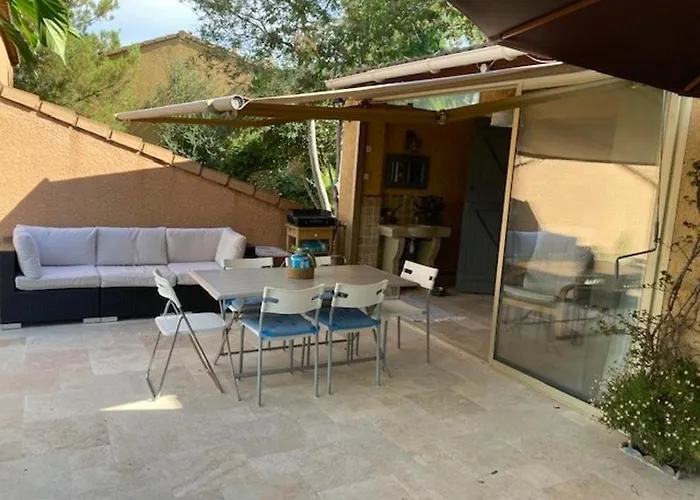 Maison 4 Pièces Climatisée - 6 Personnes - Cadre Paisible Avec Wifi - Fr-1-308-159 * Le Lavandou